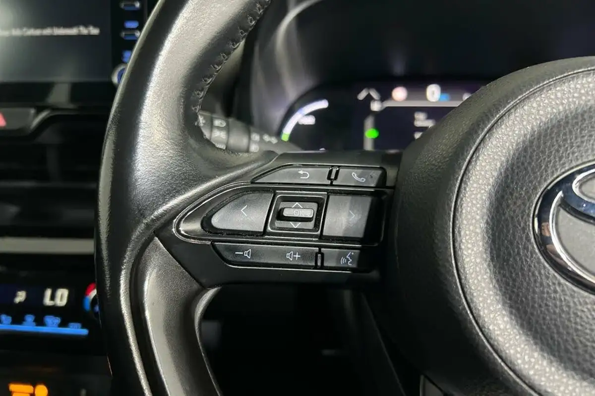 2022-toyota-yaris-15-vvt-i-design-panoramic-roof-big-26