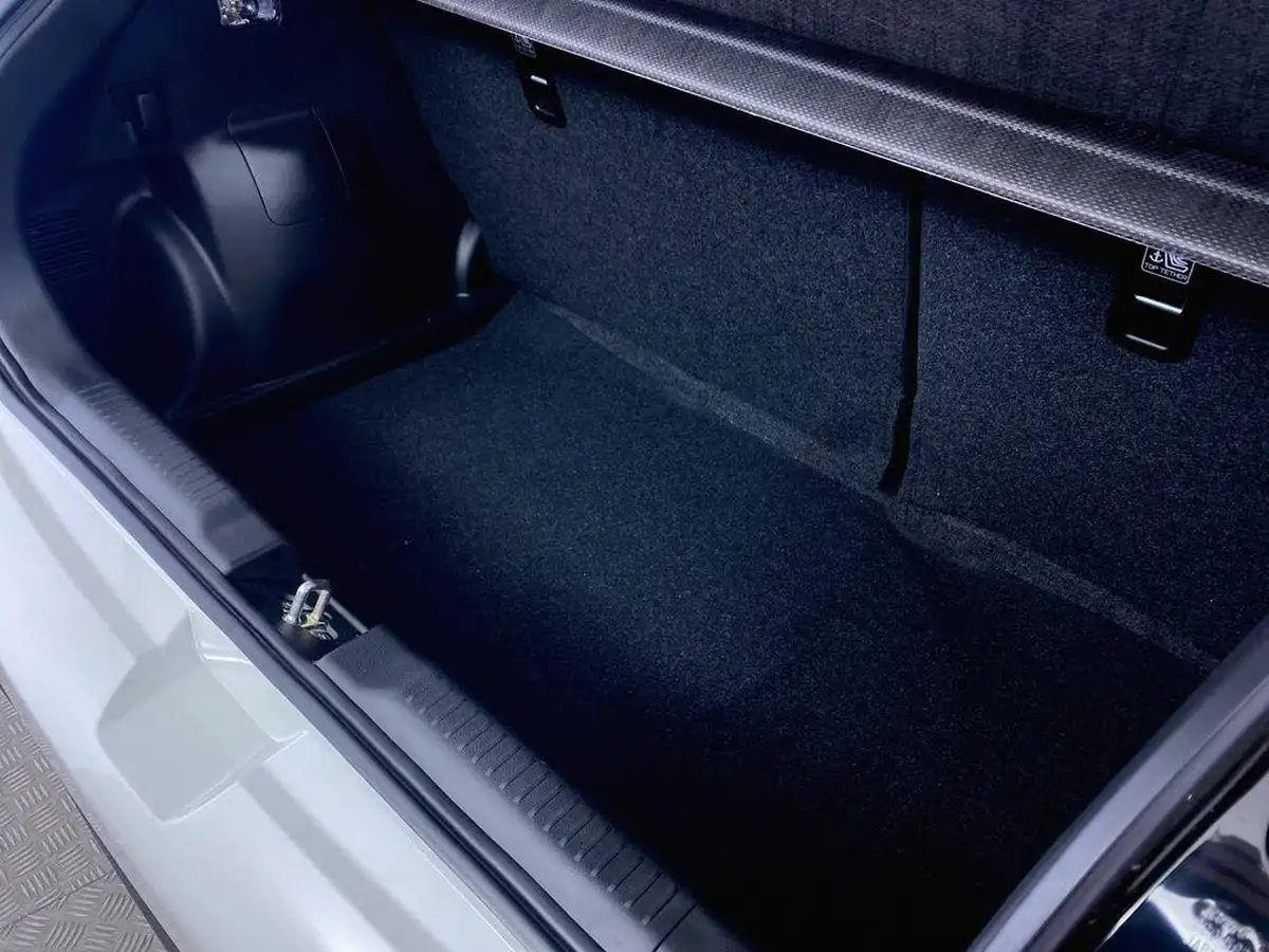 2024-suzuki-swift-12-motion-big-25