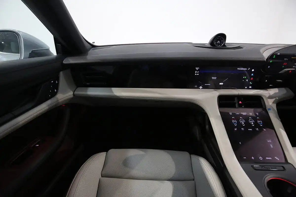 2023-porsche-taycan-e-4s-cross-turismo-big-31
