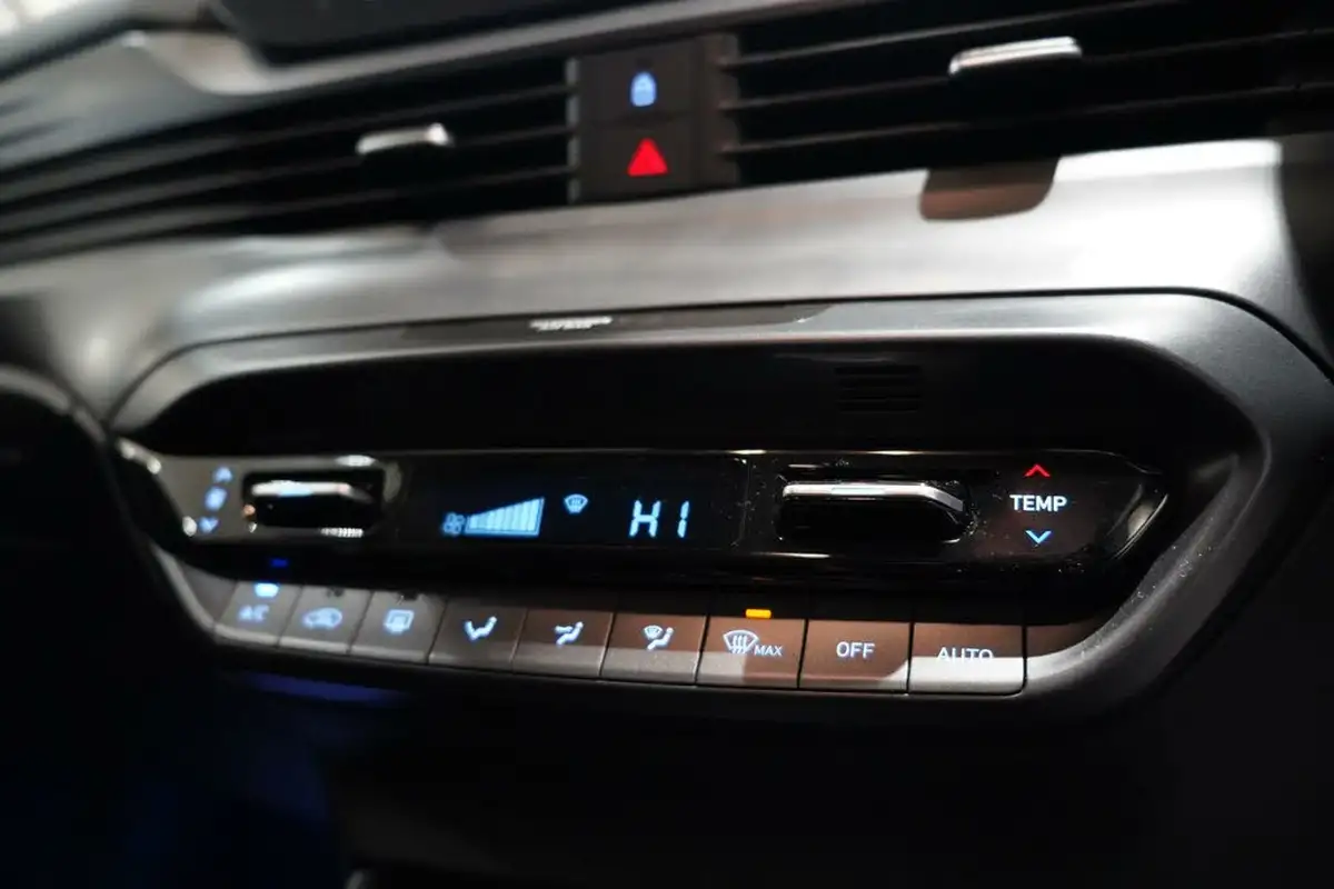 2024-hyundai-bayon-10-t-gdi-premium-100ps-48-volt-mhev-big-59