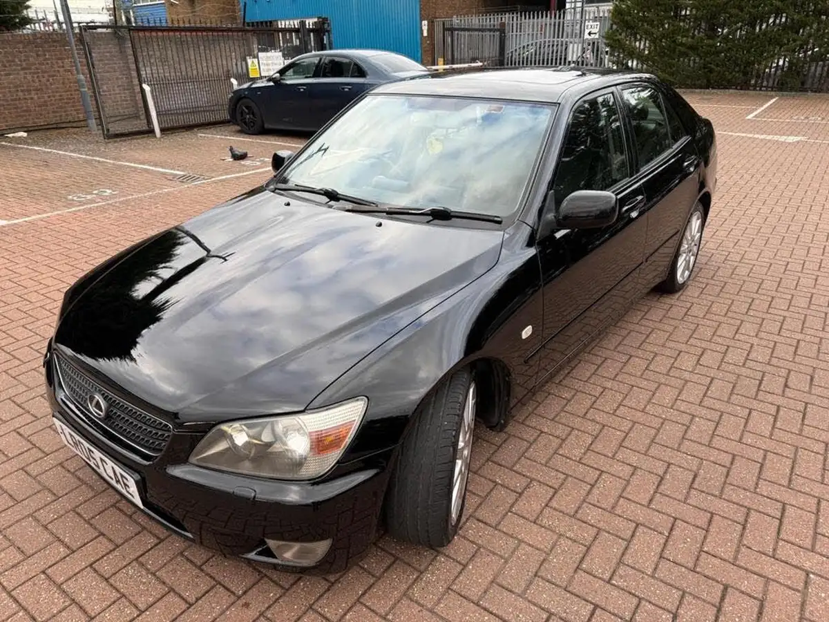 2005-lexus-is-200-20-se-auto-big-11