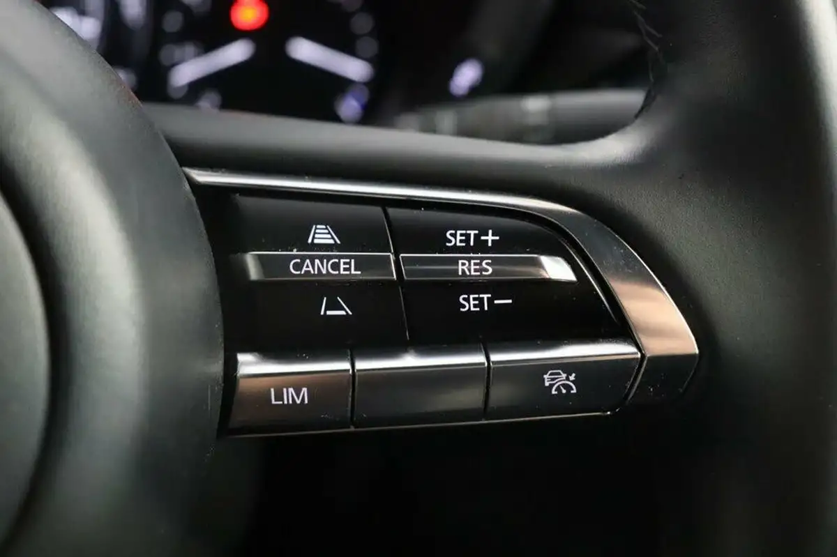2021-mazda-mx-30-e-se-l-lux-big-25