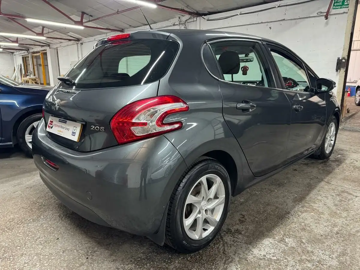 2013-peugeot-208-12-active-5d-big-32