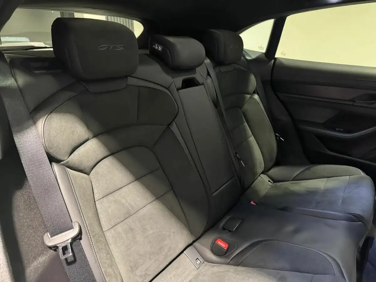 2023-porsche-taycan-e-gts-sport-turismo-big-34