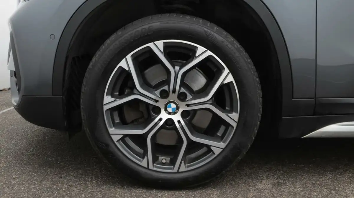 2021-bmw-x1-20-xdrive20i-xline-big-18