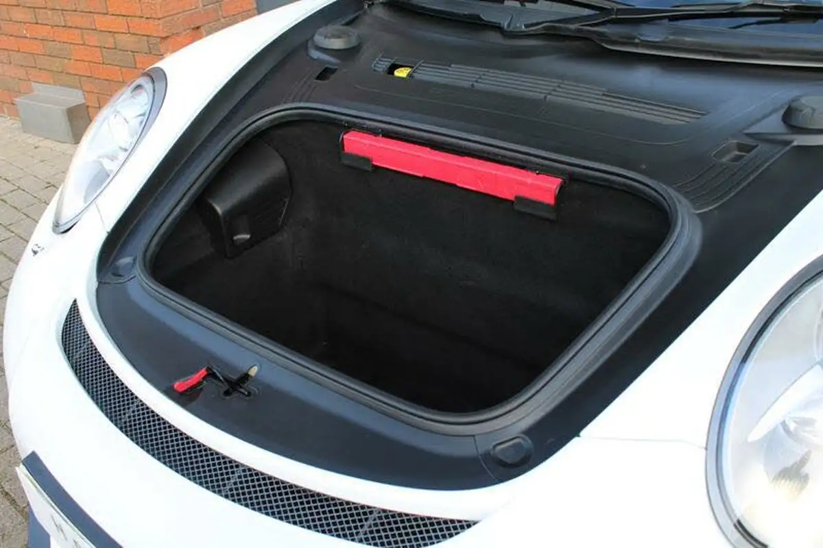 2013-porsche-911-38-gt3-big-27
