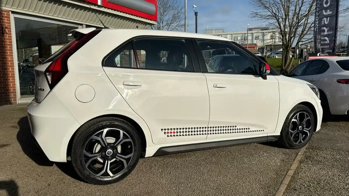 2021-mg-mg3-15-vti-tech-exclusive-nav-big-1