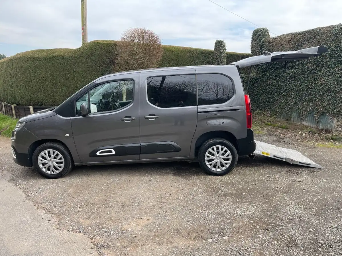 2020-citroen-berlingo-15bluehdi-feel-m-size-130ps-eat8-big-3