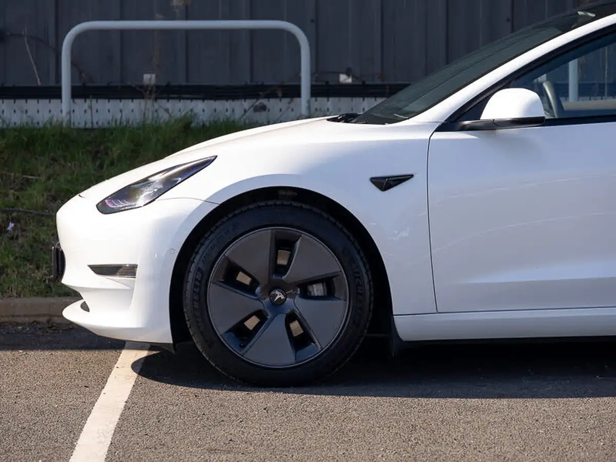 2021-tesla-model-3-e-long-range-awd-big-17