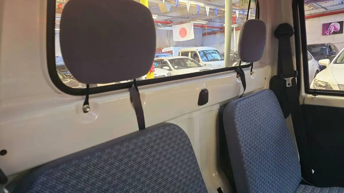 2010-daihatsu-hijet-big-23