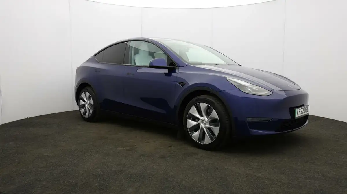 2022-tesla-model-y-e-long-range-big-47