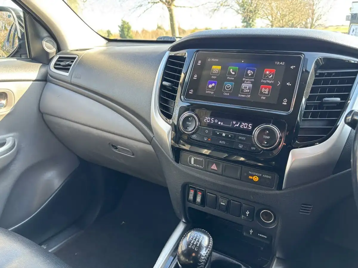 2019-mitsubishi-l200-24di-d-barbarian-eu6-big-13