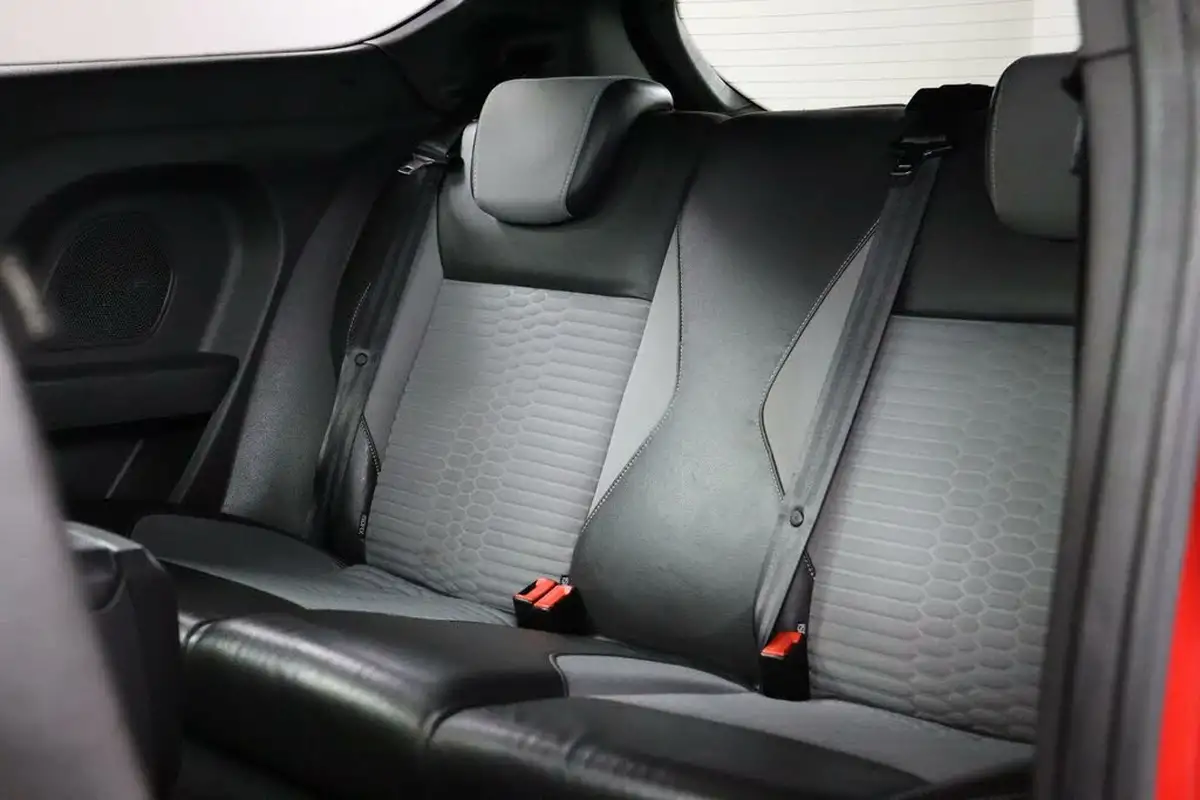 2014-ford-fiesta-16-st-3-big-34