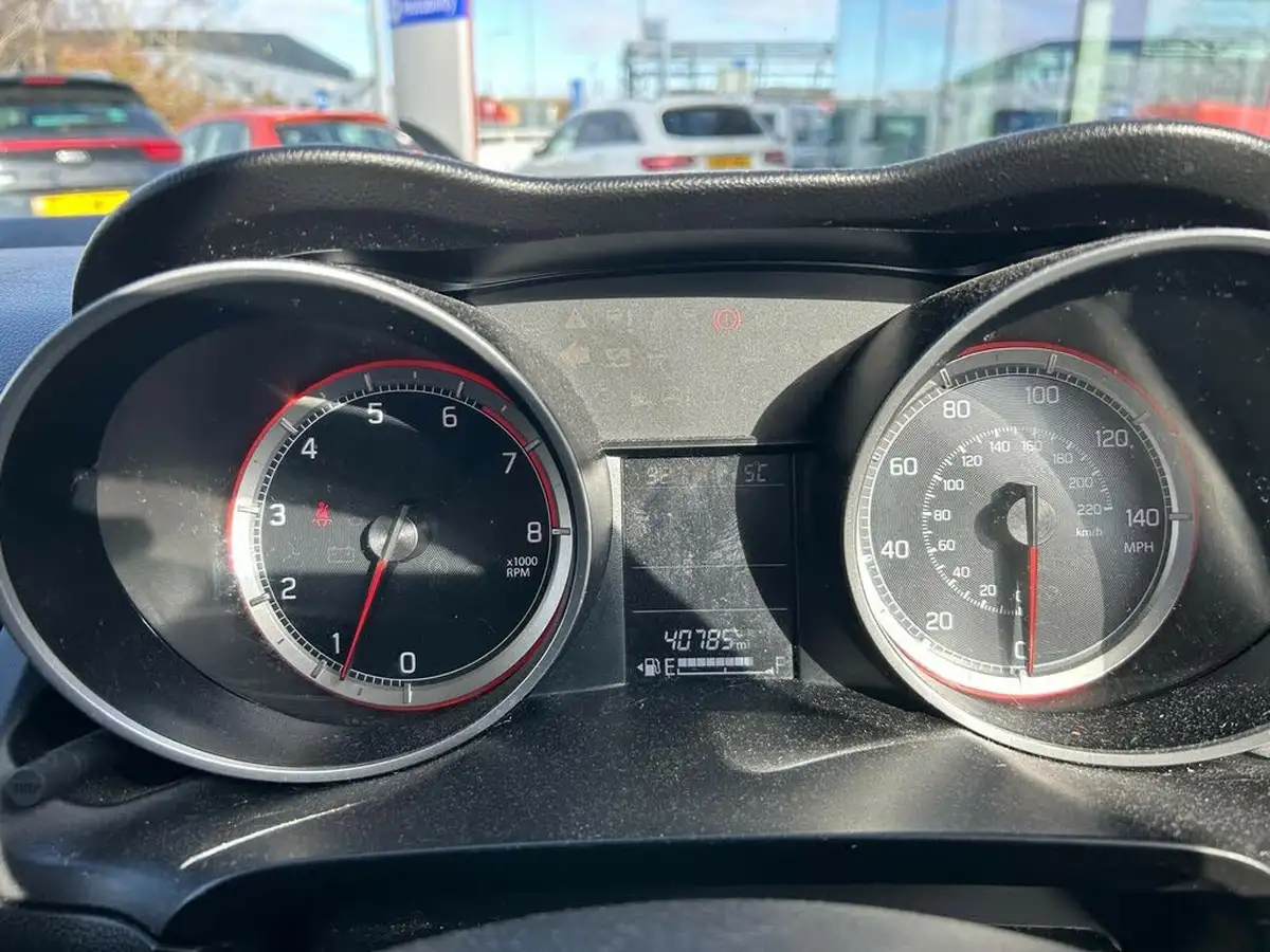2019-suzuki-swift-12-dualjet-attitude-big-13