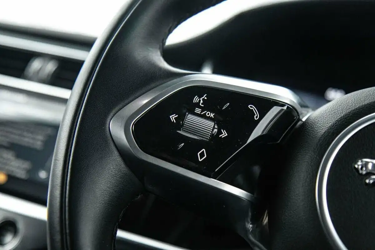 2021-jaguar-i-pace-ev400-hse-big-26