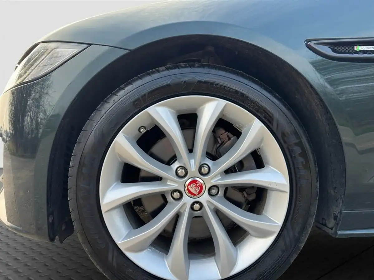2016-jaguar-xf-20td-r-sport-180ps-auto-big-22