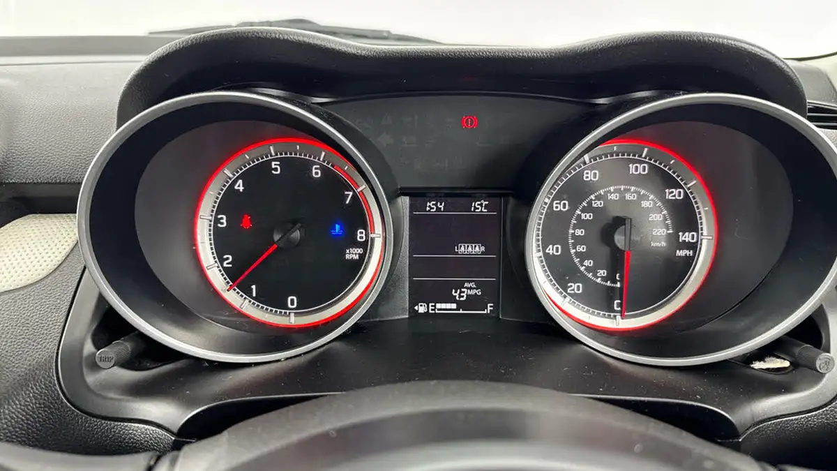 2019-suzuki-swift-12-dualjet-attitude-big-12