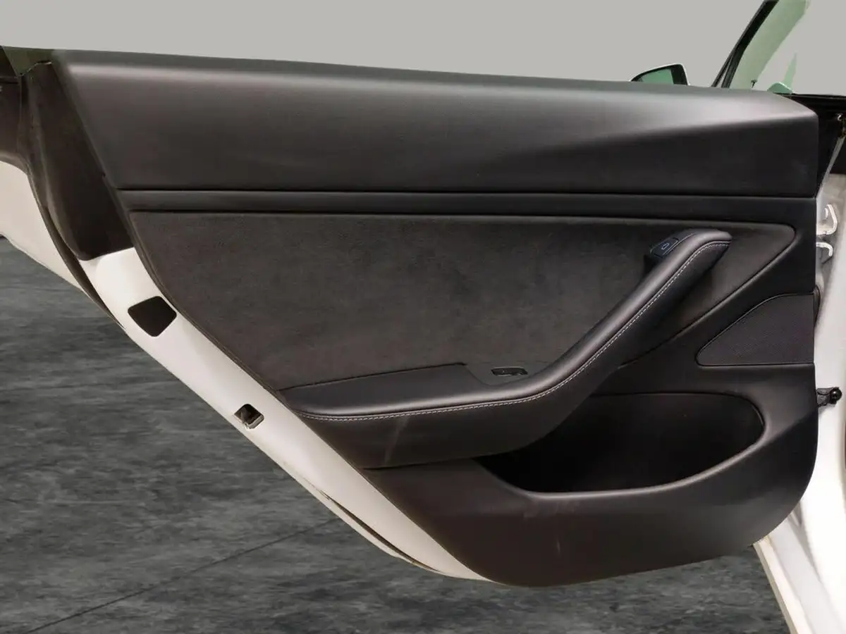 2020-tesla-model-3-e-long-range-big-26