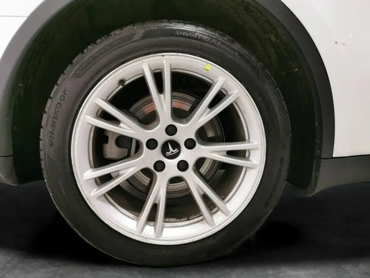 2022-tesla-model-y-e-long-range-big-31