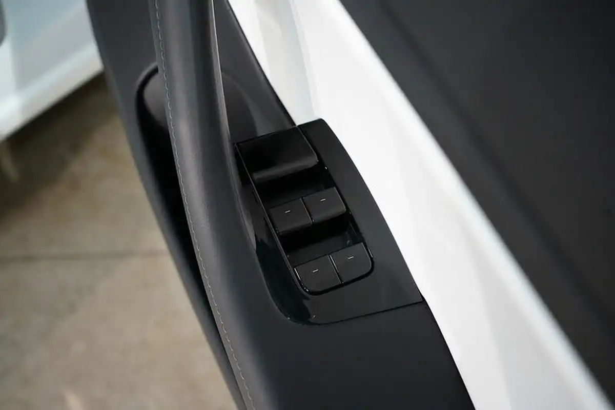 2019-tesla-model-3-e-long-range-4x4-big-32
