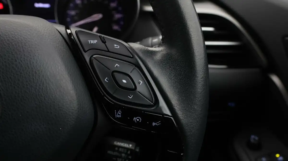 2021-toyota-c-hr-18-vvt-i-icon-big-21
