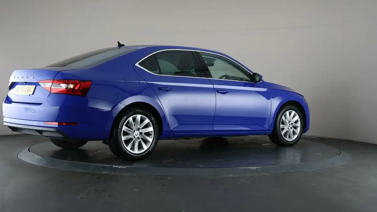 2021-skoda-superb-20tdi-se-technology-150ps-hatchback-big-64