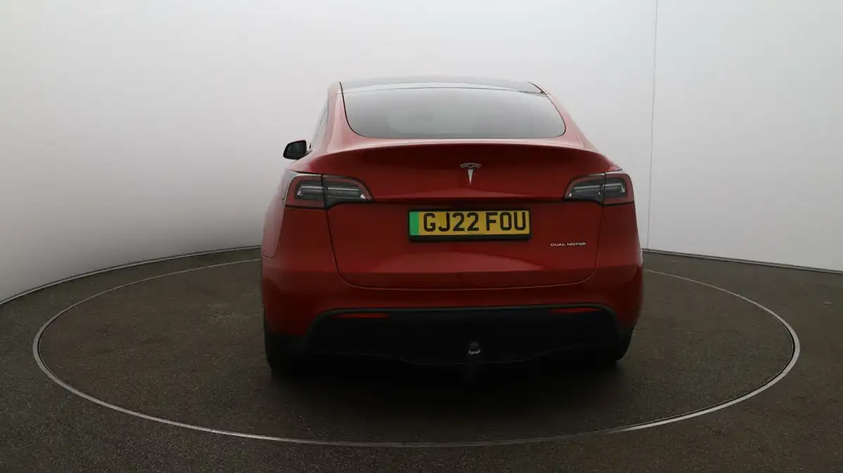 2022-tesla-model-y-e-long-range-big-51