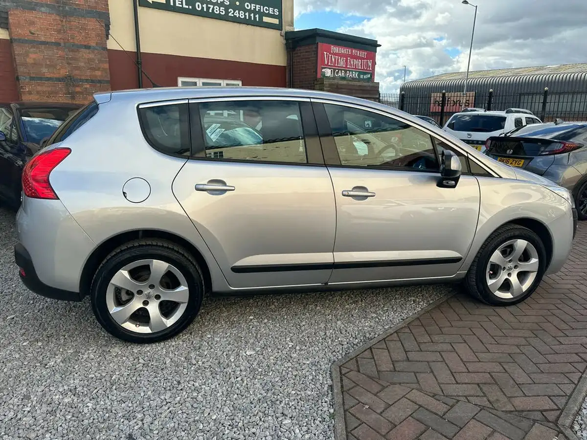 2013-peugeot-3008-crossover-16e-hdi-active-115bhp-fap-big-10