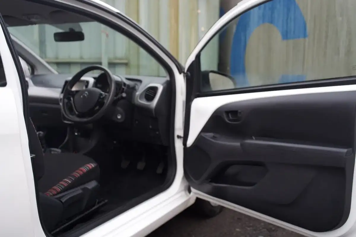 2016-citroen-c1-10-vti-feel-3d-big-13