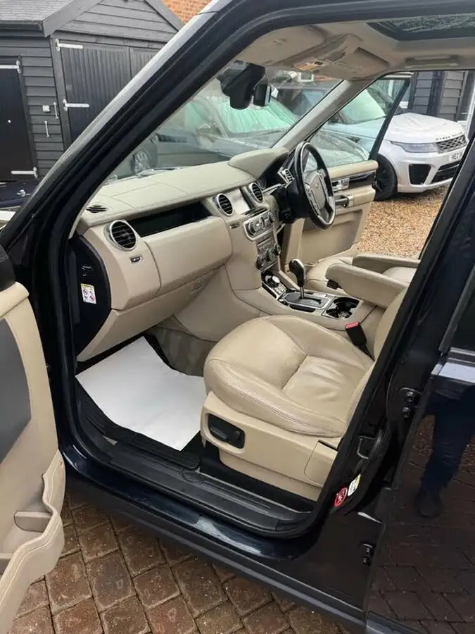 2010-land-rover-discovery-4-30tdv6-hse-big-13