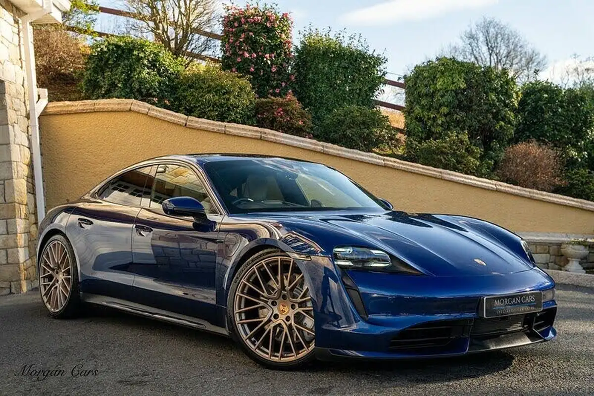 2021-porsche-taycan-e-turbo-big-17