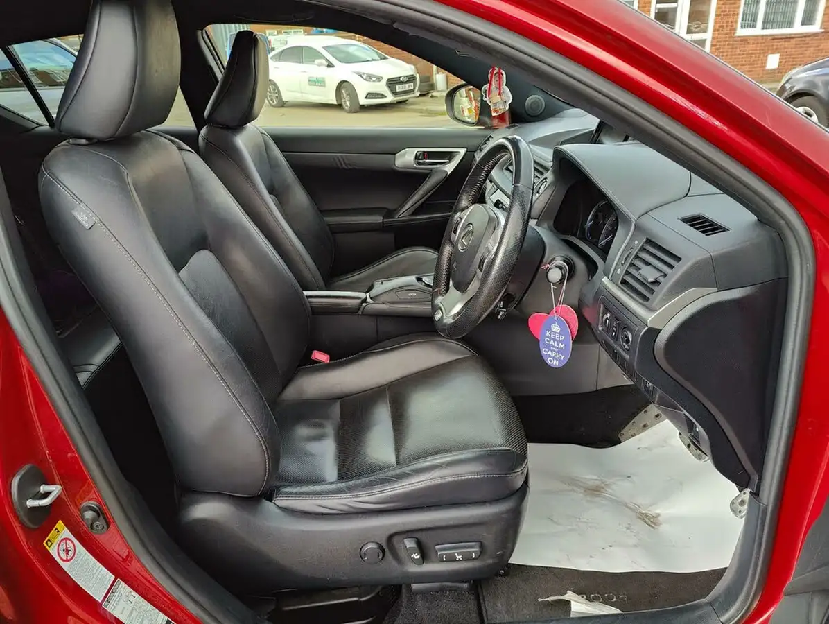 2013-lexus-ct-200h-18-f-sport-big-17