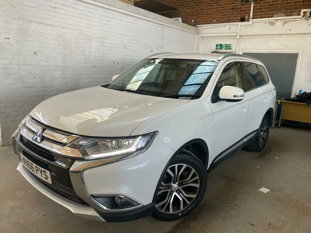 2016-mitsubishi-outlander-22di-d-gx3-7st-auto-big-2