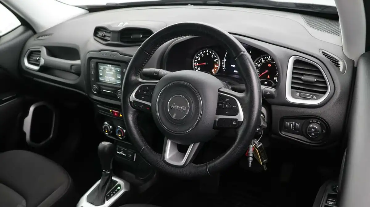 2017-jeep-renegade-14-multiair-ii-longitude-ddct-big-9