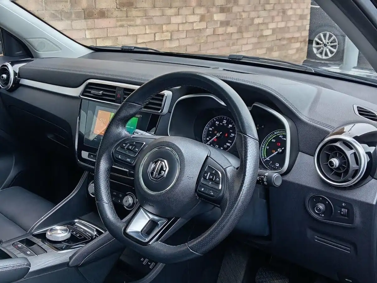 2020-mg-zs-suv-e-exclusive-ev-big-5