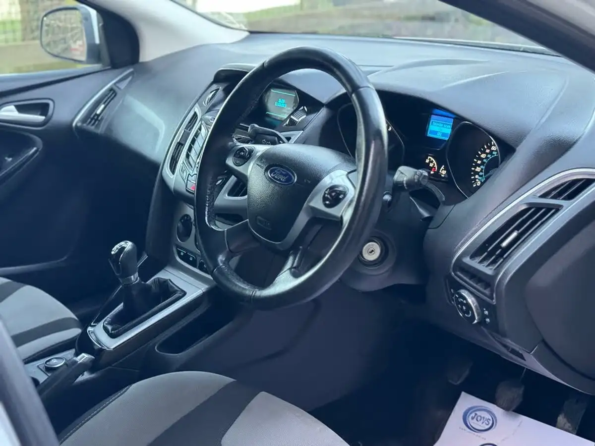 2014-ford-focus-10-zetec-scti-100ps-hatchback-big-44