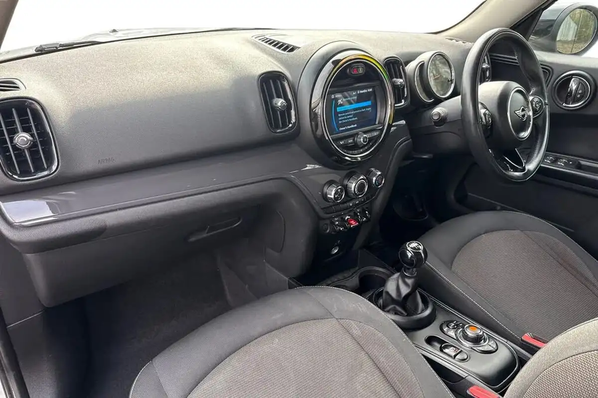 2019-mini-countryman-15-cooper-classic-big-14