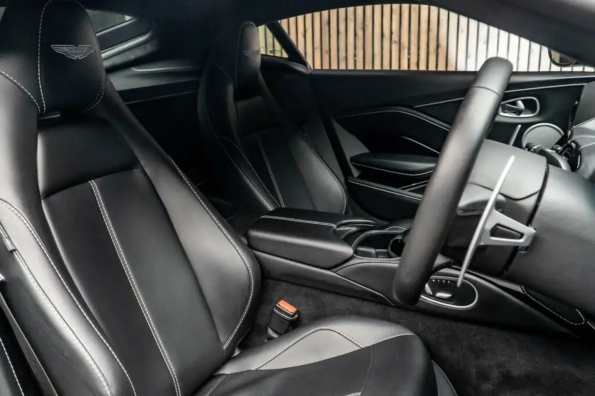 2021-aston-martin-vantage-big-1