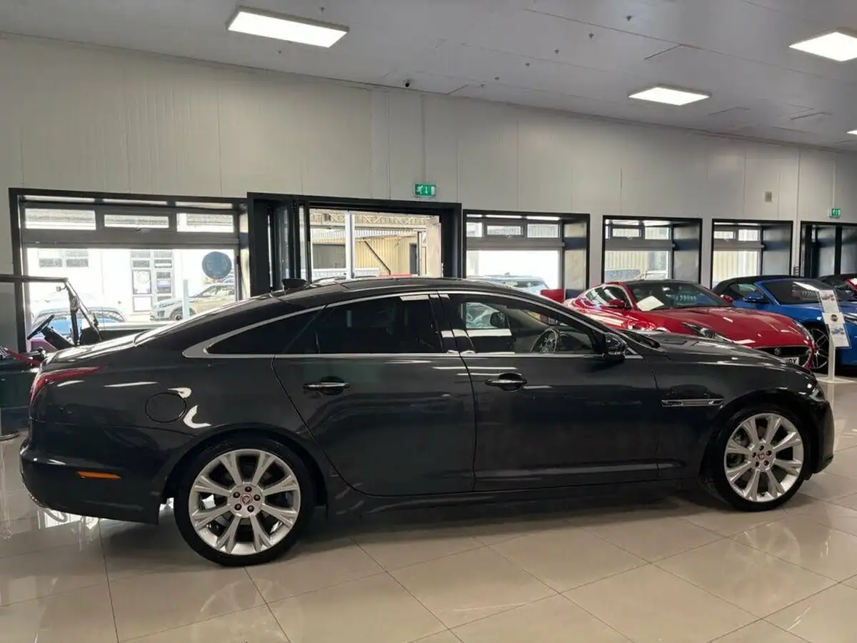 2015-jaguar-xj-series-30td-xj-portfolio-swb-auto-big-9