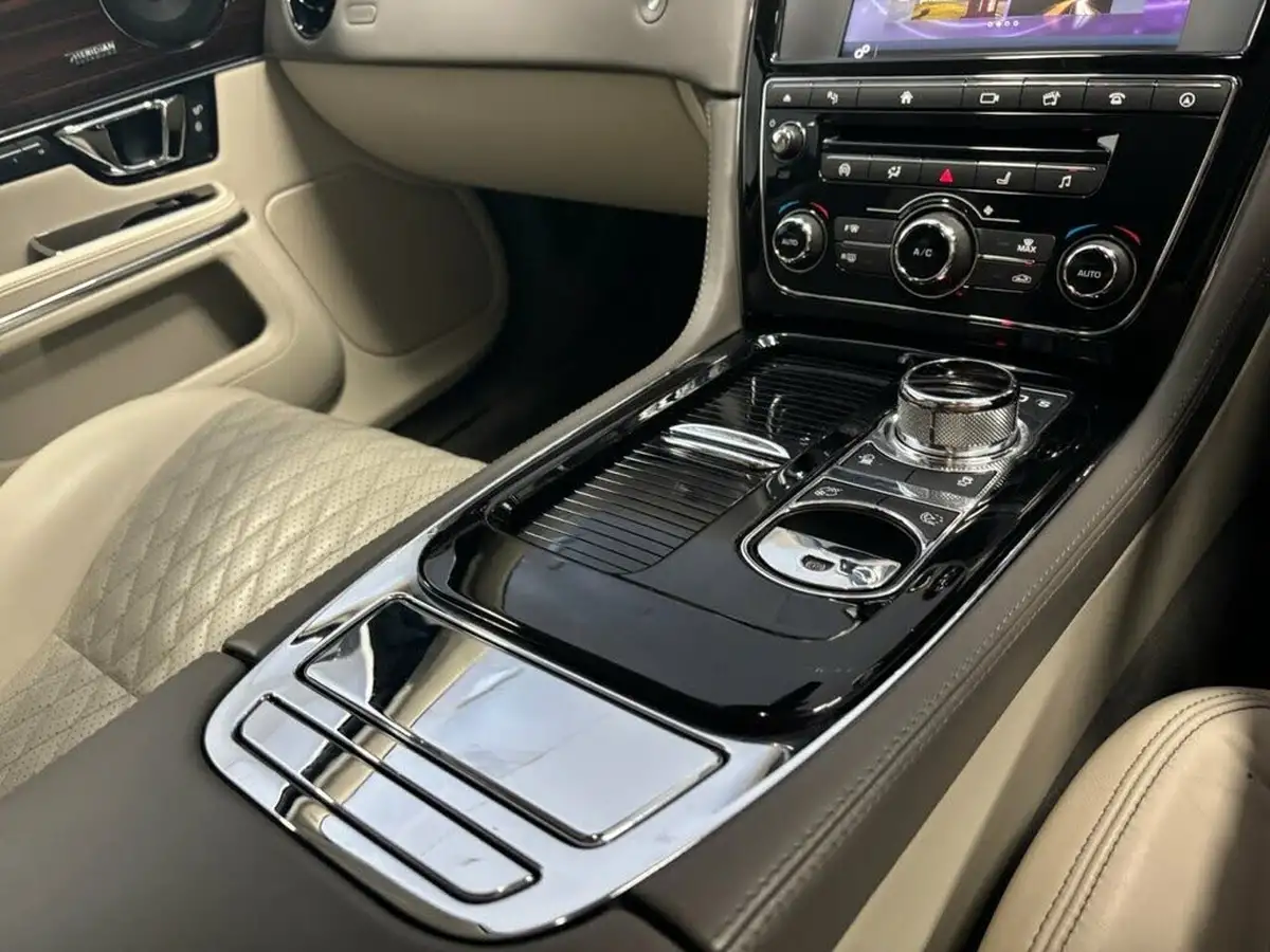 2015-jaguar-xj-series-30td-xj-portfolio-swb-auto-big-33