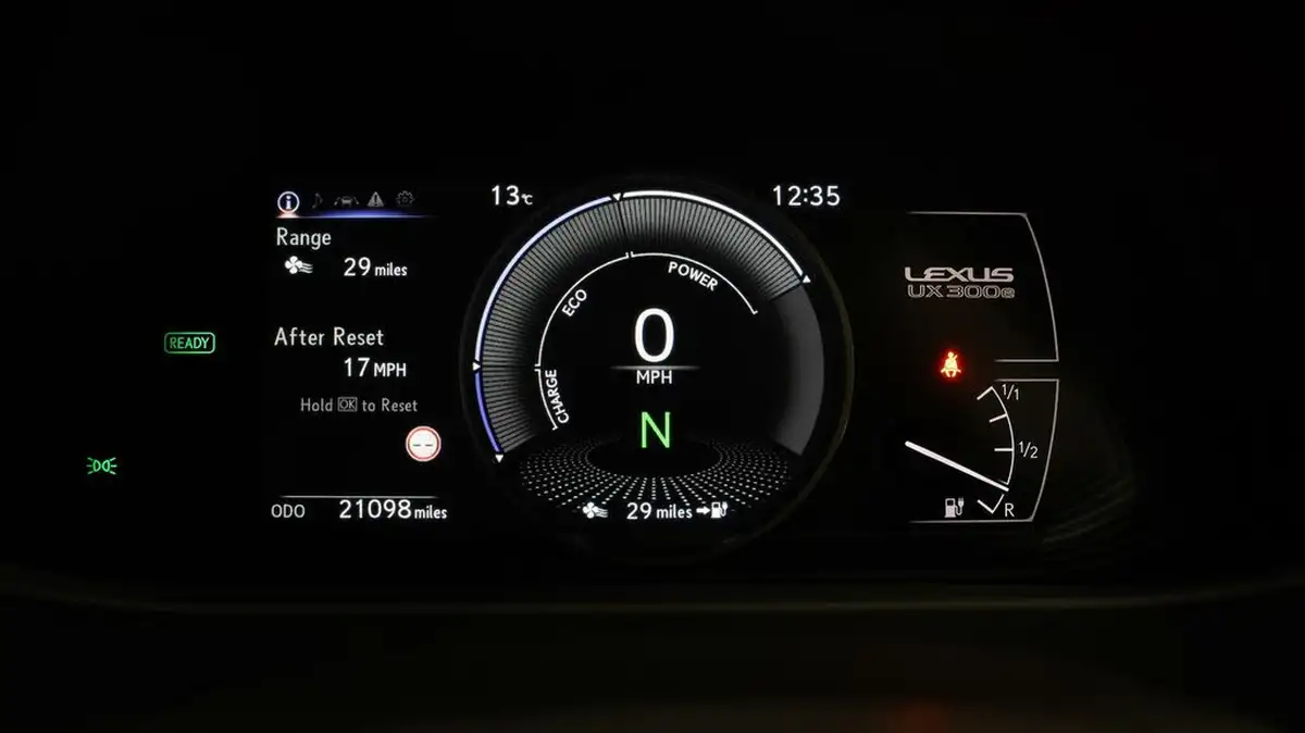 2021-lexus-ux-300e-e-ux-big-10