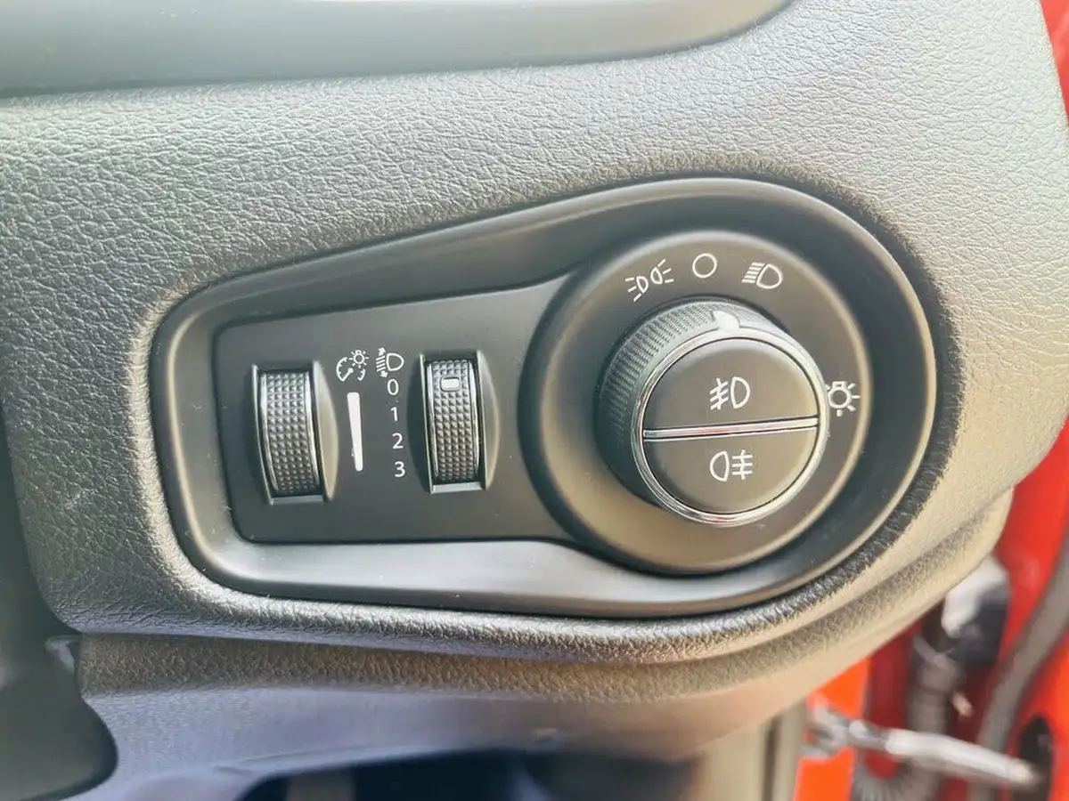 2015-jeep-renegade-14-multiair-ii-longitude-big-17