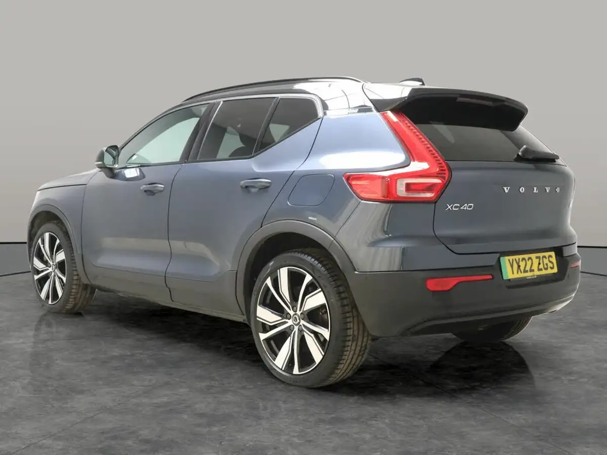 2022-volvo-xc40-e-recharge-pro-big-12