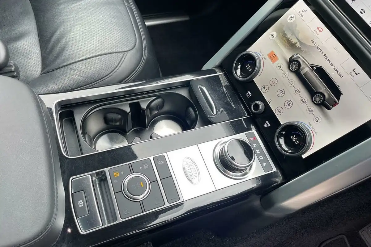 2021-land-rover-range-rover-30-d300-vogue-se-big-17