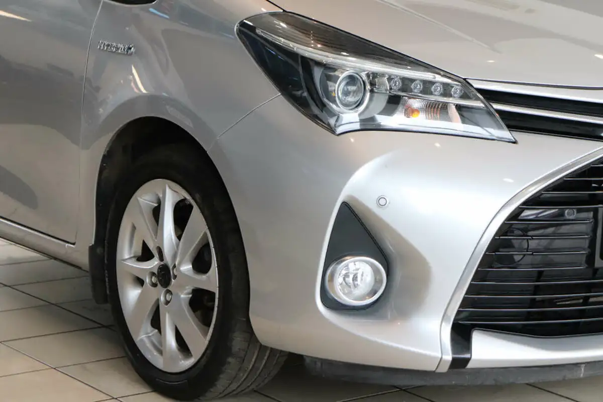 2015-toyota-yaris-15-vvt-i-sport-hybrid-big-56