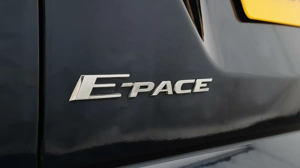 2021-jaguar-e-pace-20-d165-r-dynamic-s-awd-mhev-auto-big-22