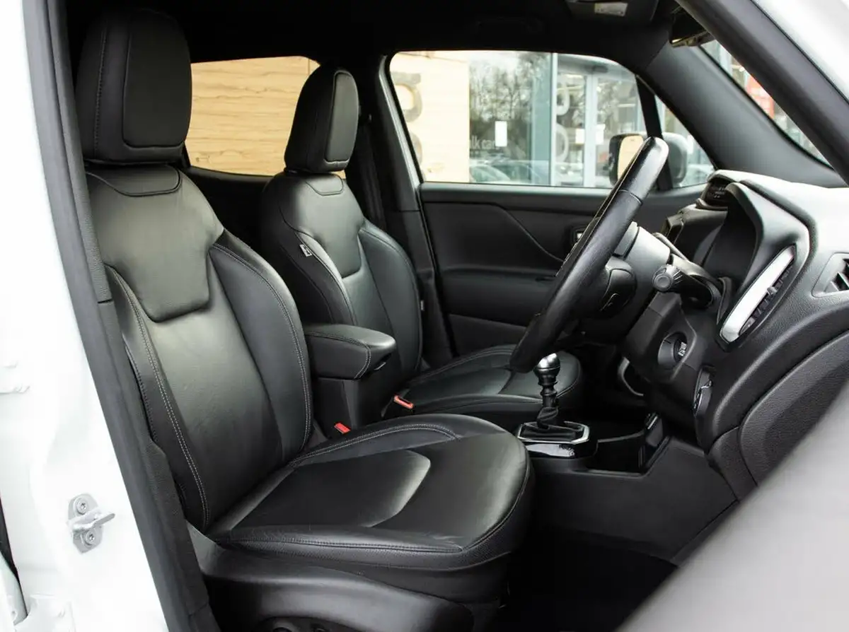 2021-jeep-renegade-10-gse-80th-anniversary-big-32