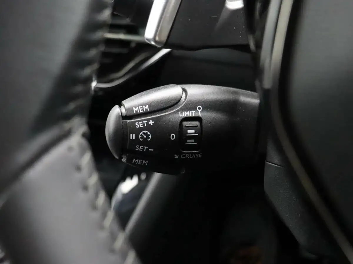 2022-peugeot-208-12-puretech-allure-premium-100bhp-eat8-big-43