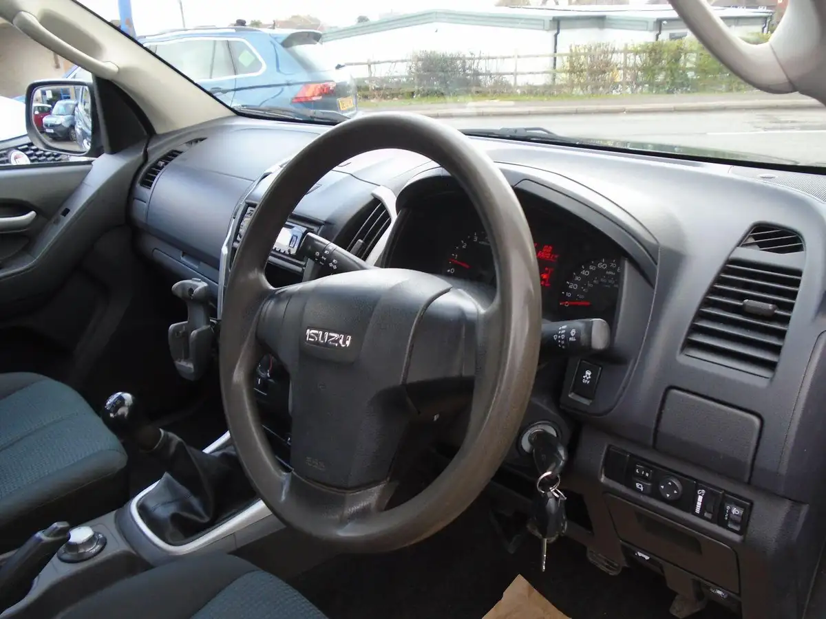 2013-isuzu-d-max-25td-eiger-big-11