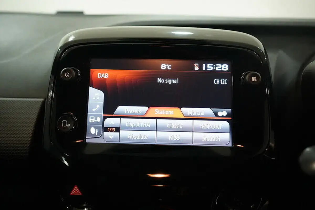 2021-citroen-c1-10-vti-shine-5d-big-35
